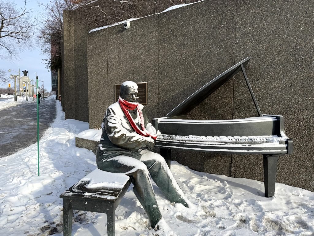 📍 Oscar Peterson Sculpture