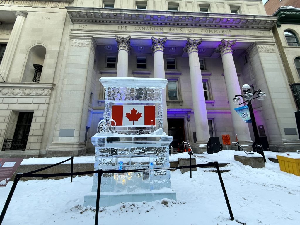 winterlude-ice-sculpture-animal-渥太华冬季狂欢节冰雕2.jpg